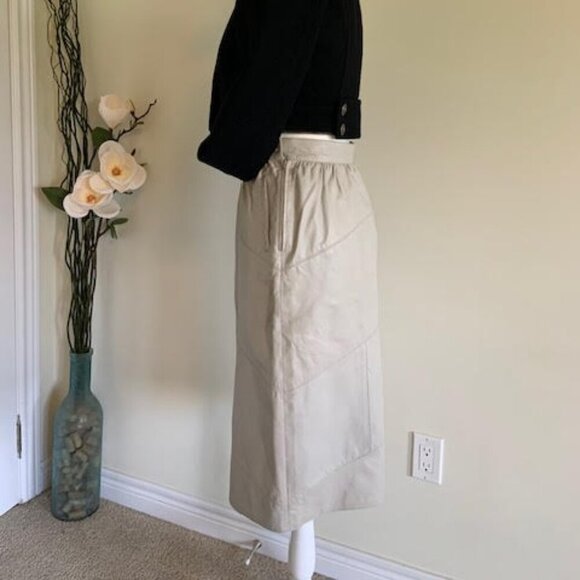 Genuine Leather Skirt – Beige – Women’s Small - Picture 3 of 9